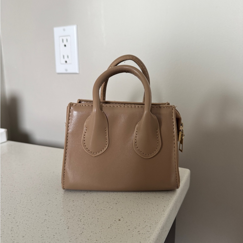 Elegant Tan Handbag